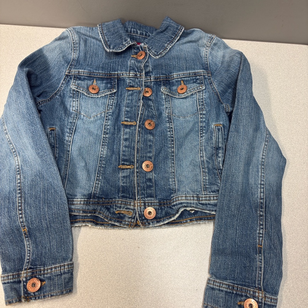 GLO Medium Wash Blue Denim Trucker Jacket Womens Size Medium Button Up Pocket‎
